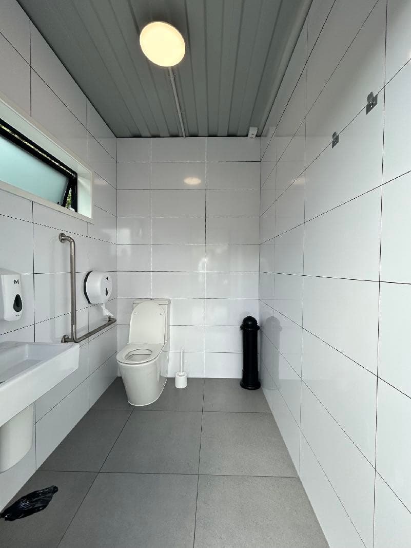 Accessible washroom lined in large-format Hydratile panels