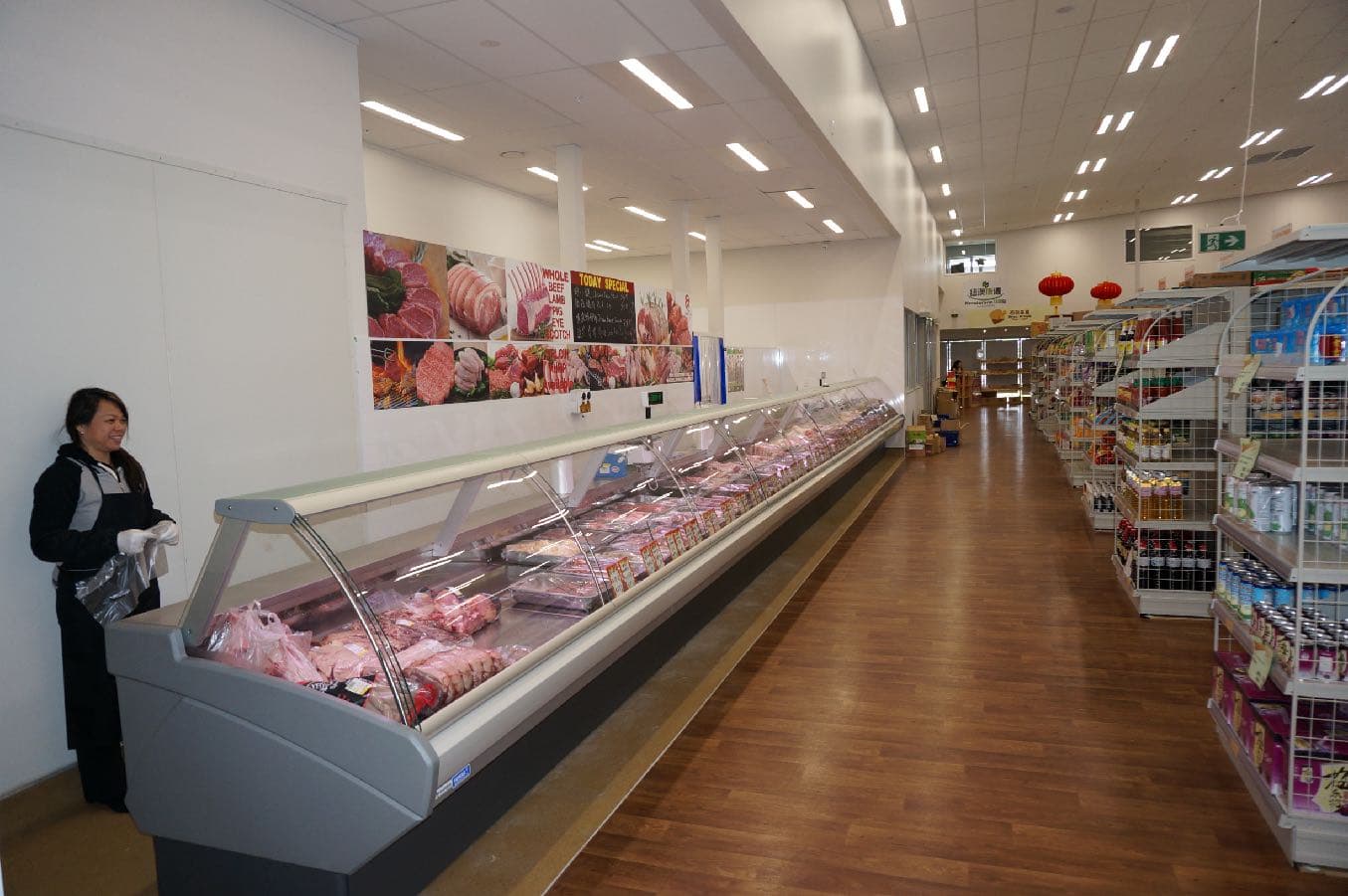 Supermarket fit-out with Hydrapanel-lined service areas